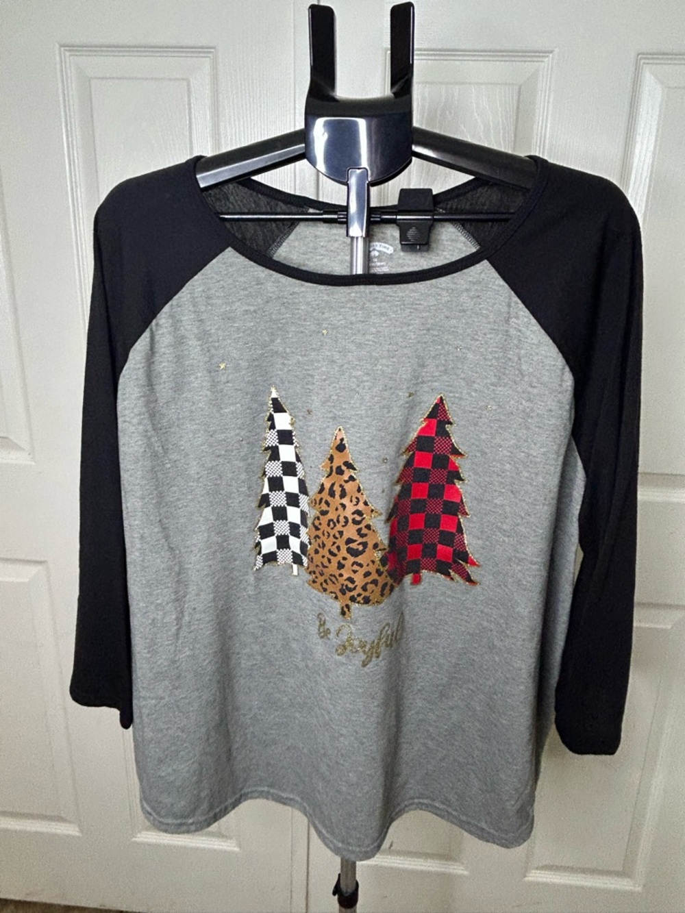 Holiday Time Women’s Gray & Black Tee with Patterned Tree Trio-Be Joyful